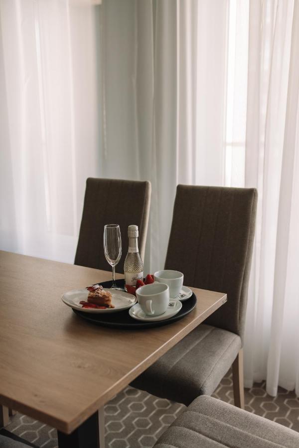 Merepargi Aparthotel & Cafe 나르바죠수 외부 사진