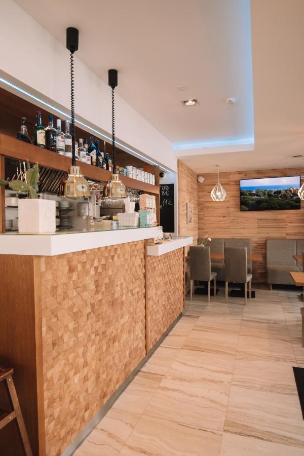 Merepargi Aparthotel & Cafe 나르바죠수 외부 사진